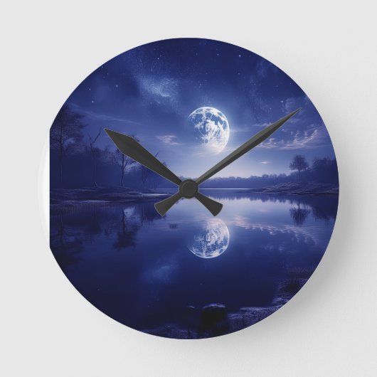 Maan reflecteert op het oppervlak van het meer ronde klok (Voorkant)
