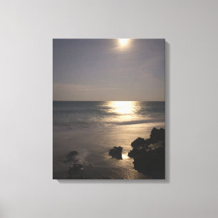 Maan rijzend boven de oceaan canvas afdruk