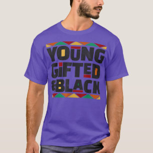 Maand Afrikaanse Ameri met jonge geschenken en zwa T-shirt