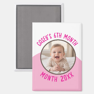 Maandelijkse foto van baby met naam en jaar op maa magneet