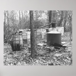 Maanlichtstokerij in het bos, 1931. Oude foto Poster