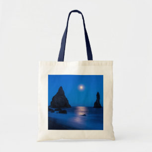 Maanopkomstreflectie   IJsland, Reynisdrangur Tote Bag