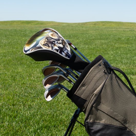 Maanverlichte sereniteit een sluimerende wolf golfheadcover (Insitu)