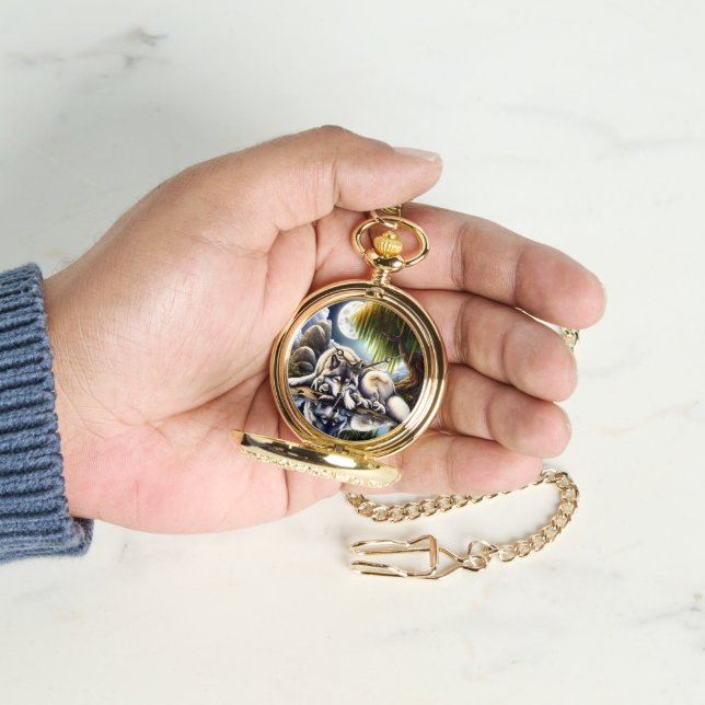 Maanverlichte sereniteit een sluimerende wolf horloge (Hand)