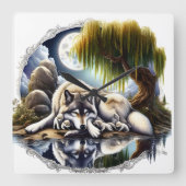 Maanverlichte sereniteit een sluimerende wolf vierkante klok (Voorkant)