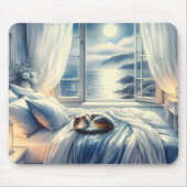 Maanverlichte slaapkamer aan de kust met slapende muismat (Voorkant)