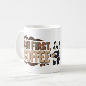 Maar eerst, Coffee - Schattigee Panda Coffee Lover Koffiemok (Voorkant links)