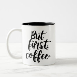 Maar eerst koffie | Chic Modern Schrift Typografie Tweekleurige Koffiemok