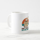 Maar eerst, koffie! koffiemok (Voorkant links)