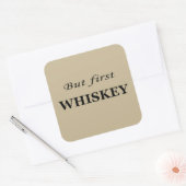Maar eerst whisky grappige alcohol citaten vierkante sticker (Envelop)