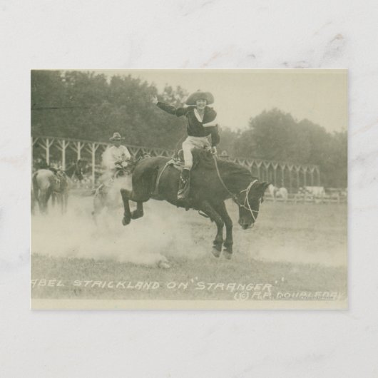 Mabel Strickland op Stranger. Briefkaart (Voorkant)