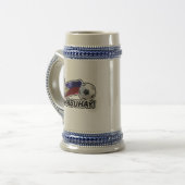Mabuhay. Filipijnen Voetbal Cheer Bierpul (Voorkant links)