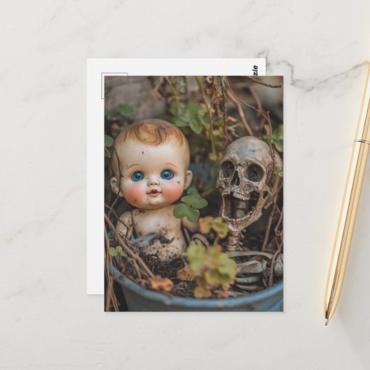 Macabre Doll and Skeleton in a Plant Briefkaart (Voorkant / Achterkant in situ)