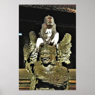 Macaque op een Tempelbeeld Poster