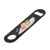Macaron cartoon illustratie speed flessenopener (Voorkant Gekanteld)