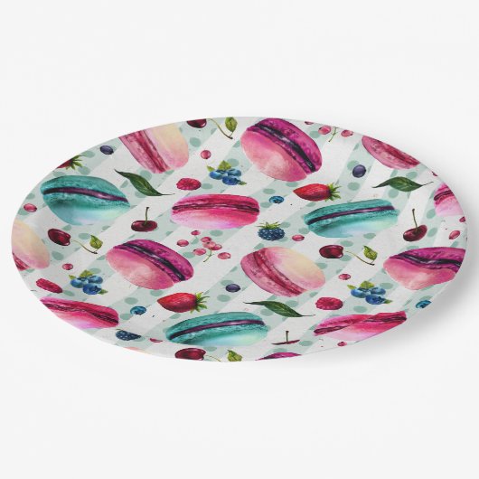 Macarons Frans deeg met bessen en pooldijen Papieren Bordje (Gekanteld)