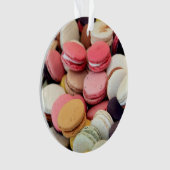 Macarons in verschillende kleuren ornament (voorkant)