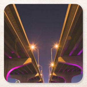 MacArthur Causeway, onderaan gezien bij schemering Kartonnen Onderzetters