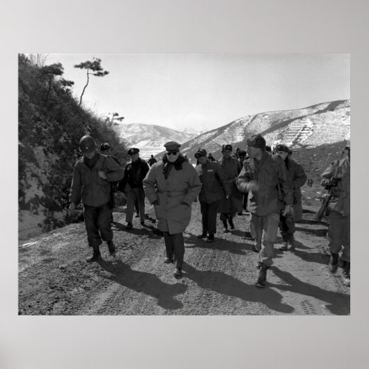 MacArthur in Korea Poster (Voorkant)