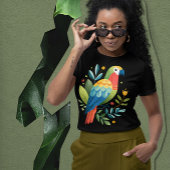 Macaw Parrot in het Amazone regenwoud - kleurrijke T-shirt