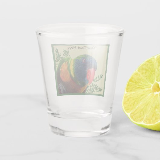 Macaw Parrot kleurrijke veren groene randbladeren Shot Glas (Achterkant)