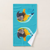 Macaw portrait on a turquoise background bad handdoek (Handdoek)