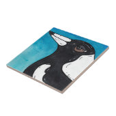 Macca the Magpie Tegeltje (Zijkant)