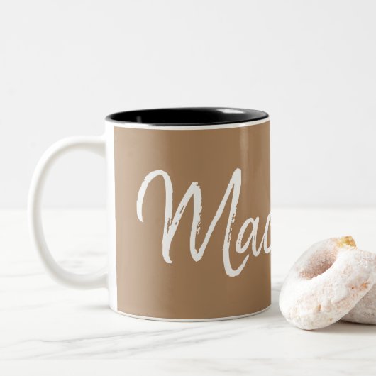 Macchiato koffieliefhebbers typografie tweekleurige koffiemok (Met donut)