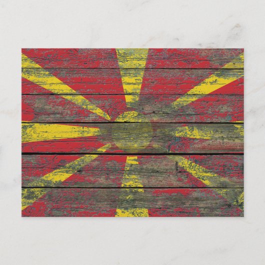 Macedonische vlag op het effect van ruw hout briefkaart (Voorkant)