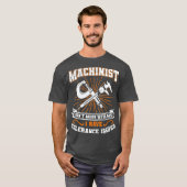 Machinist met tolerantie geeft Machinist Funny uit T-shirt (Voorkant volledig)