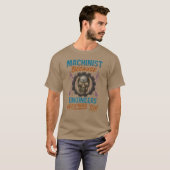 MACHINIST OMDAT INGENIEURS OOK HELDEN NODIG HEBBEN T-SHIRT (Voorkant volledig)