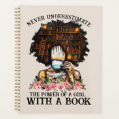 Macht van een meisje met een boek planner (Voorkant)
