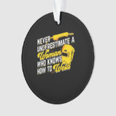 Macht van een vrouw die weet hoe ze moet worden ge ornament (voorkant)