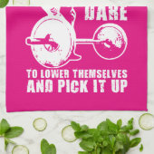 MACHT. Vrouwen Gewichtheffen Workout Motivatie Theedoek (Gevouwen)