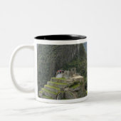 Machu Picchu, ruïnes of Inca city, Peru. 2 Tweekleurige Koffiemok (Links)