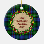 MacKenzie Badge & Tartan Persoonlijke Kerstmis Keramisch Ornament (Achterkant)