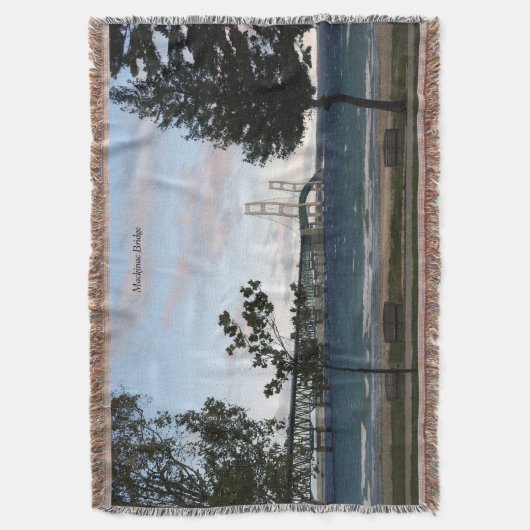 Mackinac Bridge met bomen goot deken (Voorkant Verticaal)