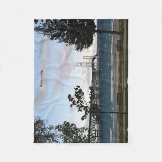 Mackinac Bridge met bomen, vlooiendeken Fleece Deken (Voorkant)