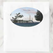 Mackinac Bridge met boomklever Ovale Sticker (Tas)