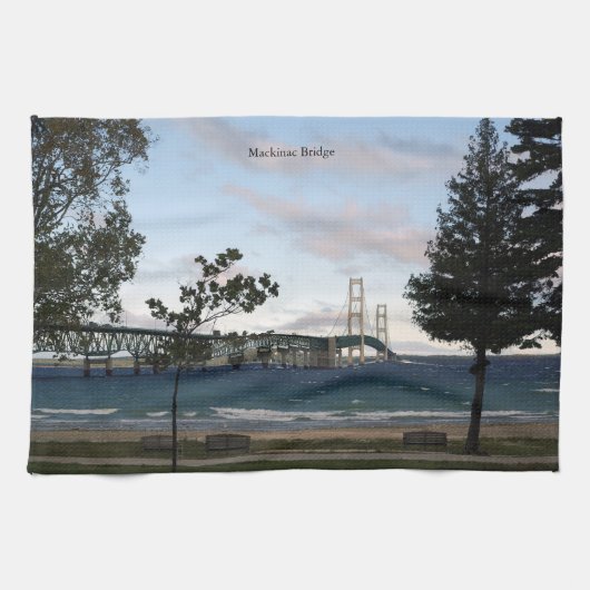 Mackinac Bridge met keukenhanddoek voor bomen (Horizontaal)
