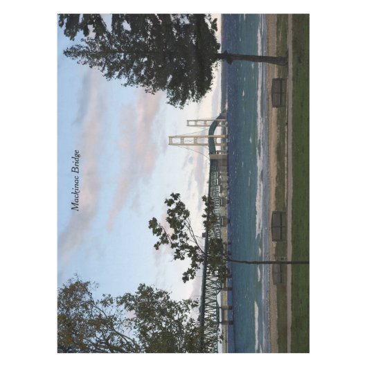 Mackinac Bridge met tafelkleed van bomen (Voorkant)