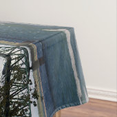 Mackinac Bridge met tafelkleed van bomen (Voorbeeld)