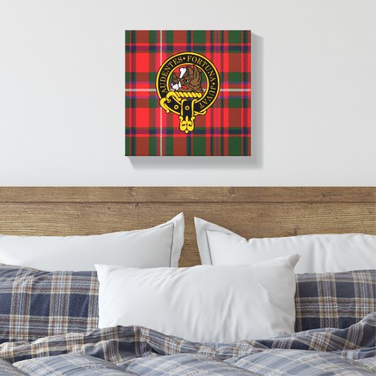 Mackinnon Scottish Crest en Tartan Canvas print (Insitu (Slaapkamer))