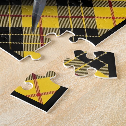 MacLeod Clan Lewis Tartan Swords and Shield Legpuzzel (Zijkant)