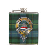 MacNeil-Barra Tartan & Badge Heupfles (Voorkant)