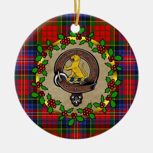 MacPherson Badge & Tartan Gepersonaliseerde Kerstm Keramisch Ornament (Voorkant)