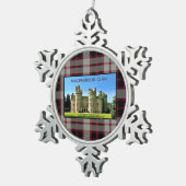 Macpherson Clan Cluny Castle Tartan Tin Sneeuwvlok Ornament (Rechts)