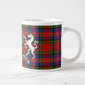 MacPherson/McPherson Badge w/Tartan Gepersonalisee Grote Koffiekop (Rechts)