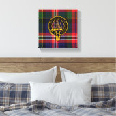 Macpherson Scottish Crest en Tartan Canvas print (Insitu (Slaapkamer))