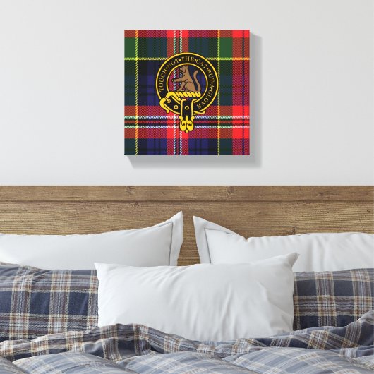 Macpherson Scottish Crest en Tartan Canvas print (Insitu (Slaapkamer))